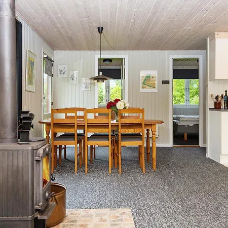 4 Person Holiday In F Rvang بيت للعطل